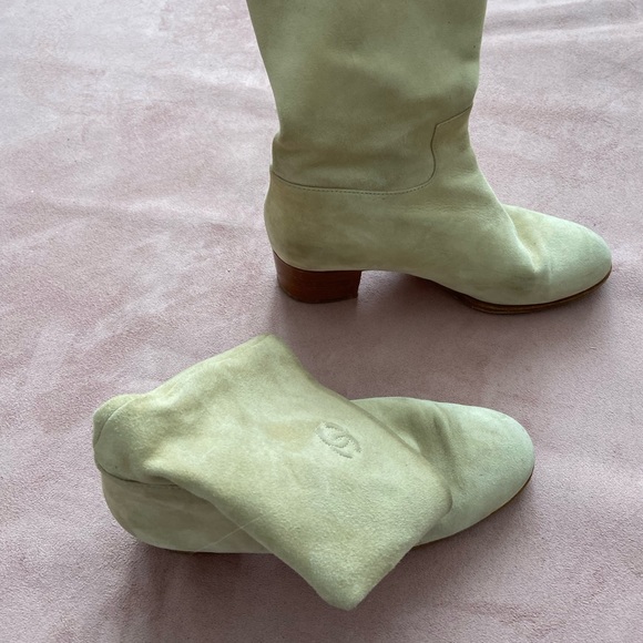 CHANEL soft suede nude booties - Picture 8 of 9